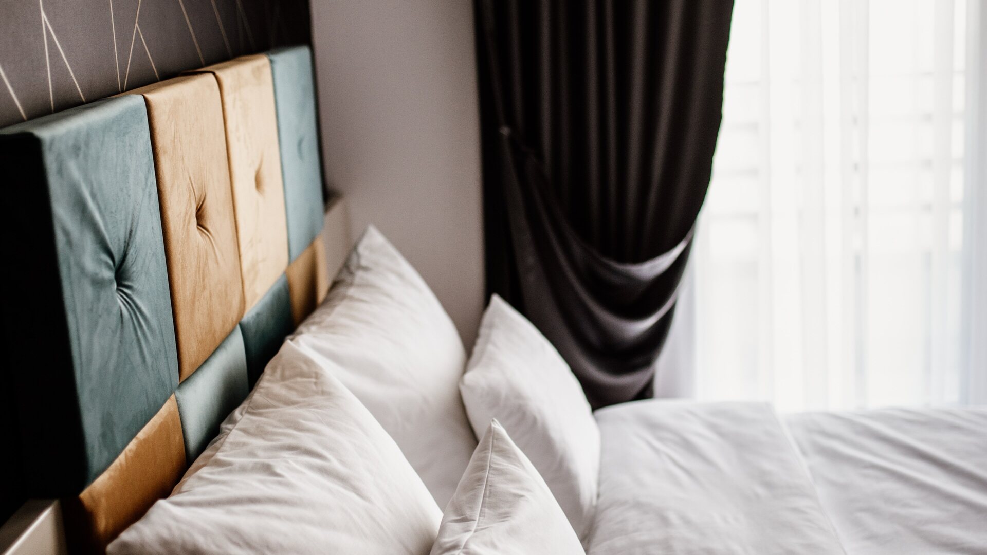 Dormitorio moderno y acogedor