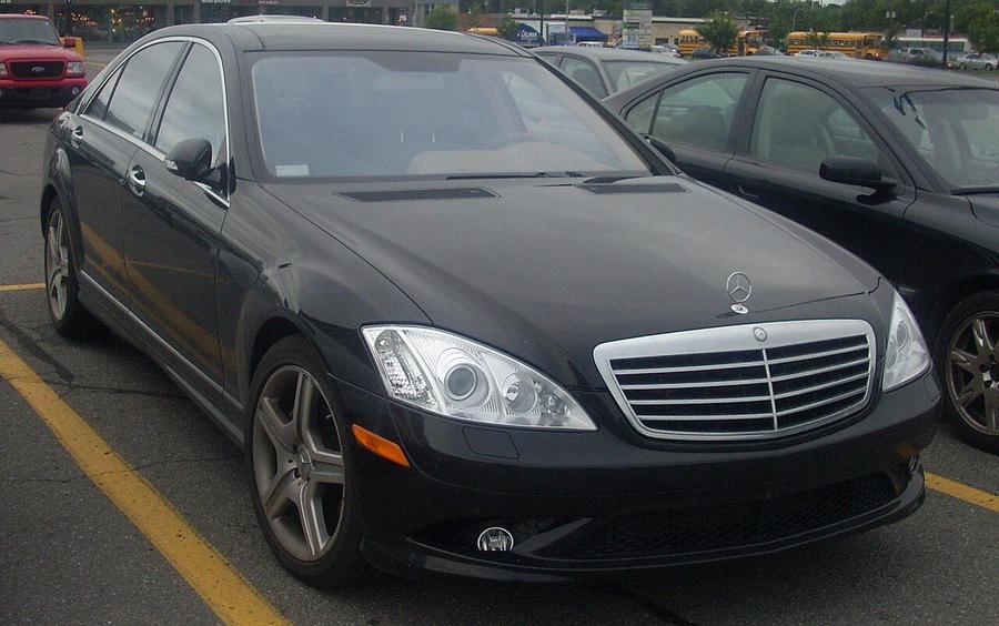 Mercedes-Benz S-Class W221