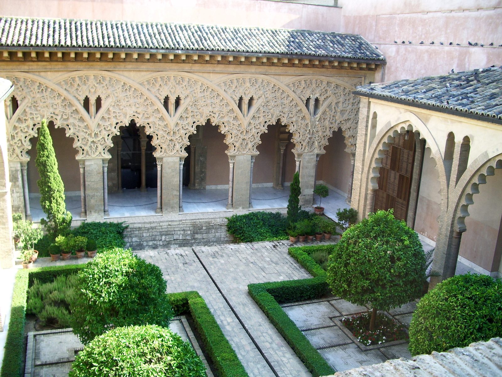 Patio de Santa Isabel - Palacio de la Aljafería