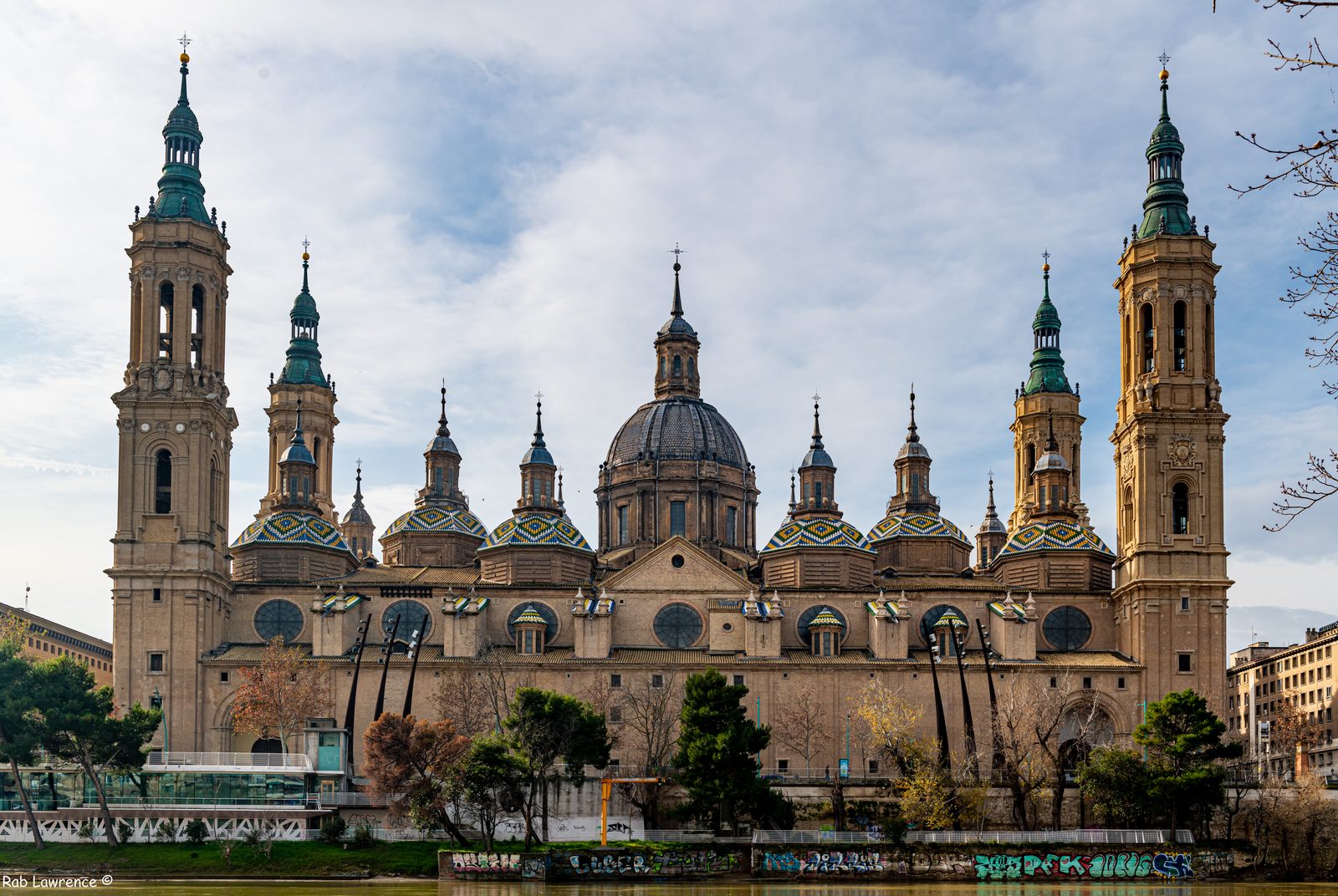 Basílica de Nuestra Señora del Pilar (desde el Ebro)